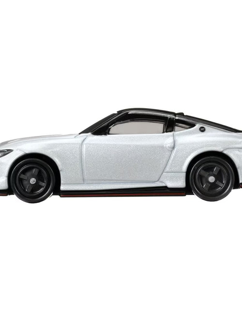 Load image into Gallery viewer, Takara Tomy Tomica Die-cast Model Car 1/65 No.88 Nissan Fairlady Z Nismo
