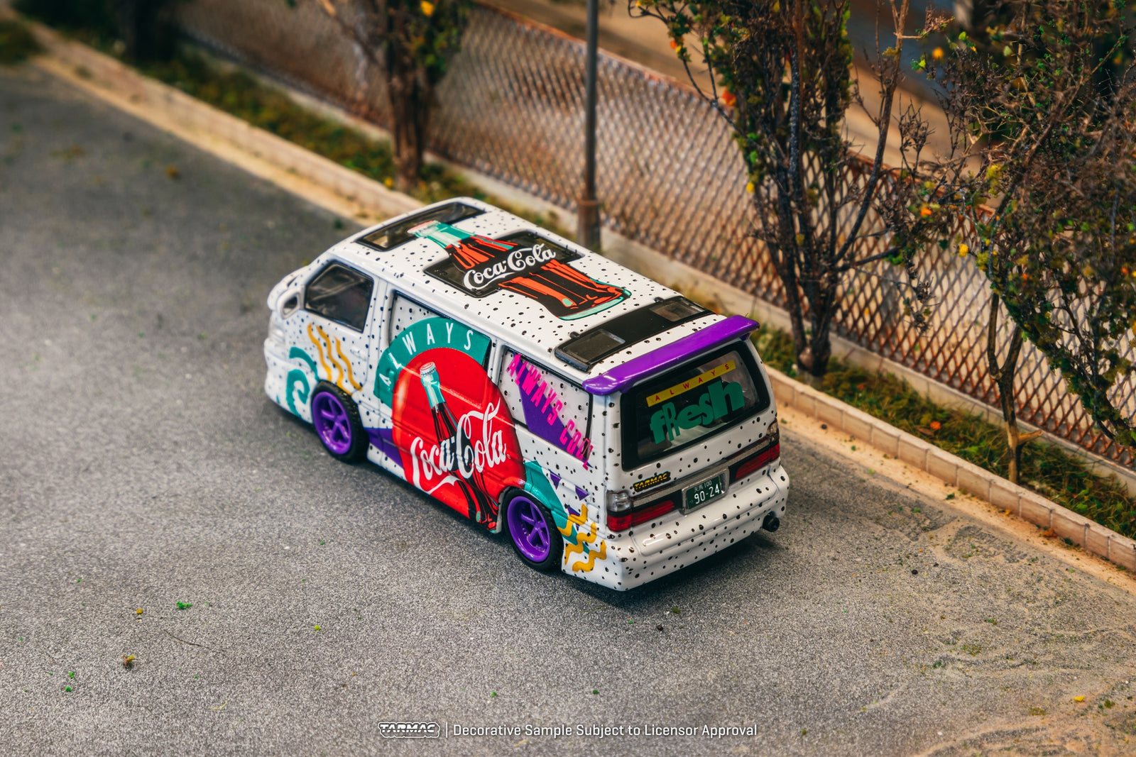 Tarmac Works 1/64 Toyota Hiace Wagon Custom Coca-Cola Delivery Van