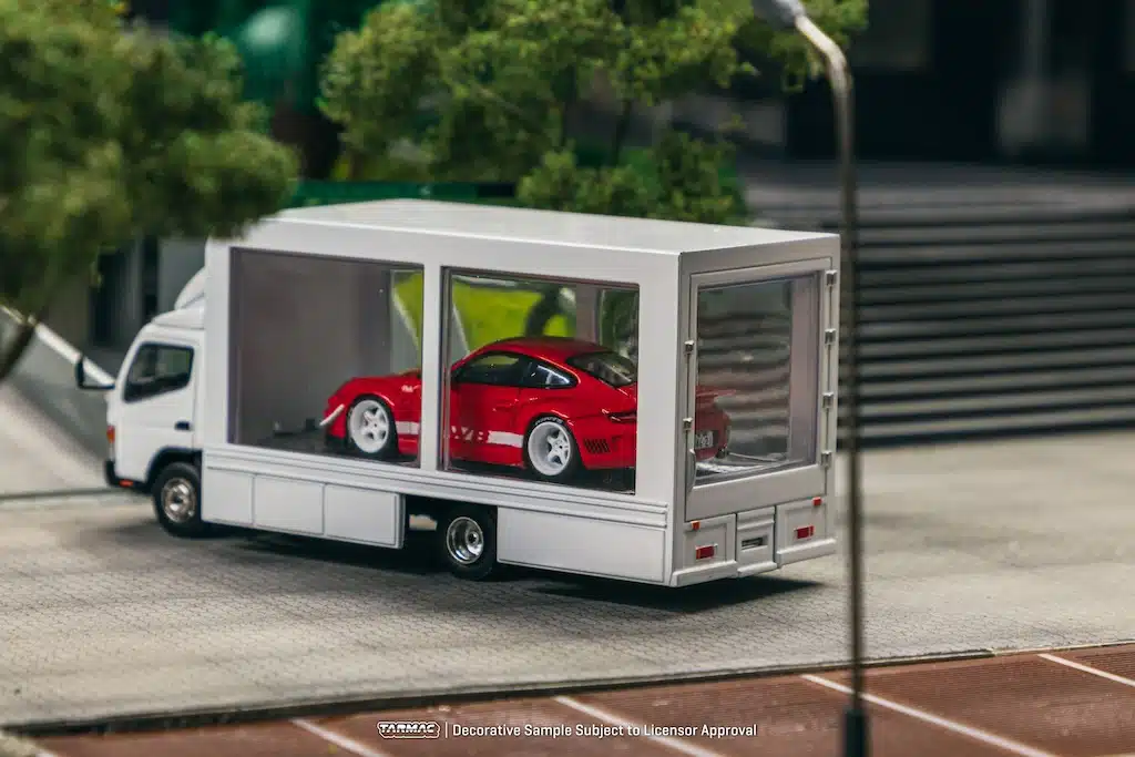 Tarmac Works 1/64 Mitsubishi Fuso Canter Mobile Display Truck