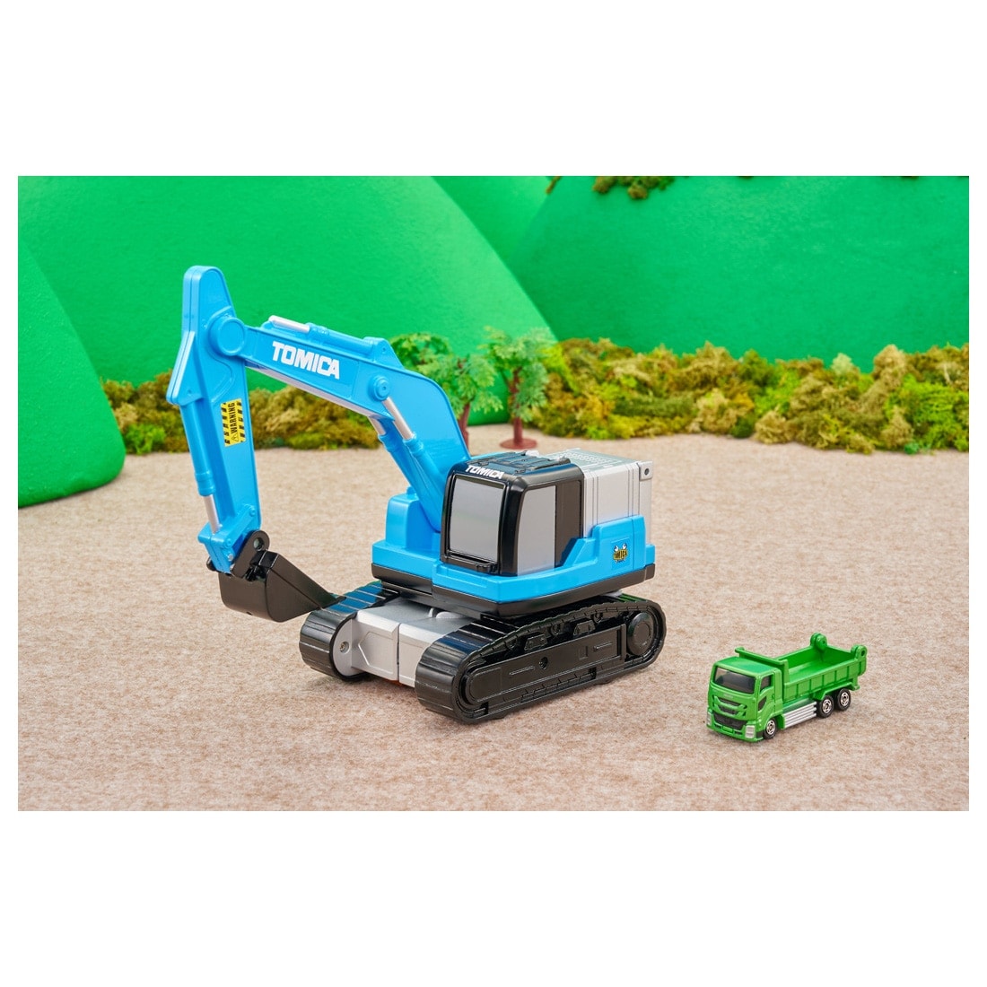 Takara Tomy Tomica World Tomica Vehicle Town Transforming Excavator w/Tomica Car