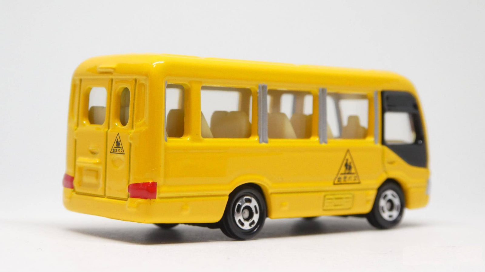 Takara Tomy Tomica #49 Toyota Coaster Kindergarten Bus Scale 1/89 Diecast Car