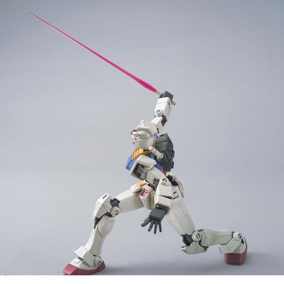 Bandai HG 1/144 RX-78-2 Gundam [Beyond Global] (Gundam Model Kits)