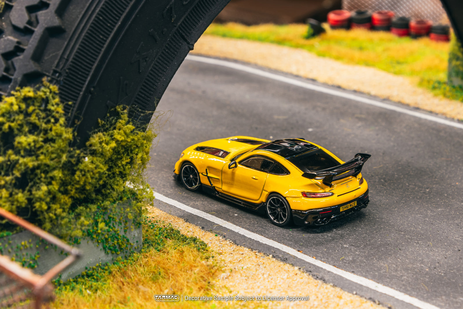 Tarmac Works 1/64 Mercedes-Benz AMG GT Black Series SHMEE150 Model