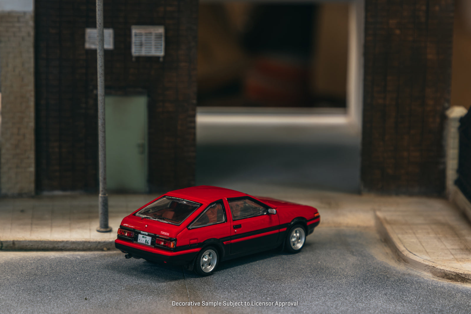 Tarmac Works 1/64 Toyota Sprinter Trueno (AE86) Red/Black Model Car