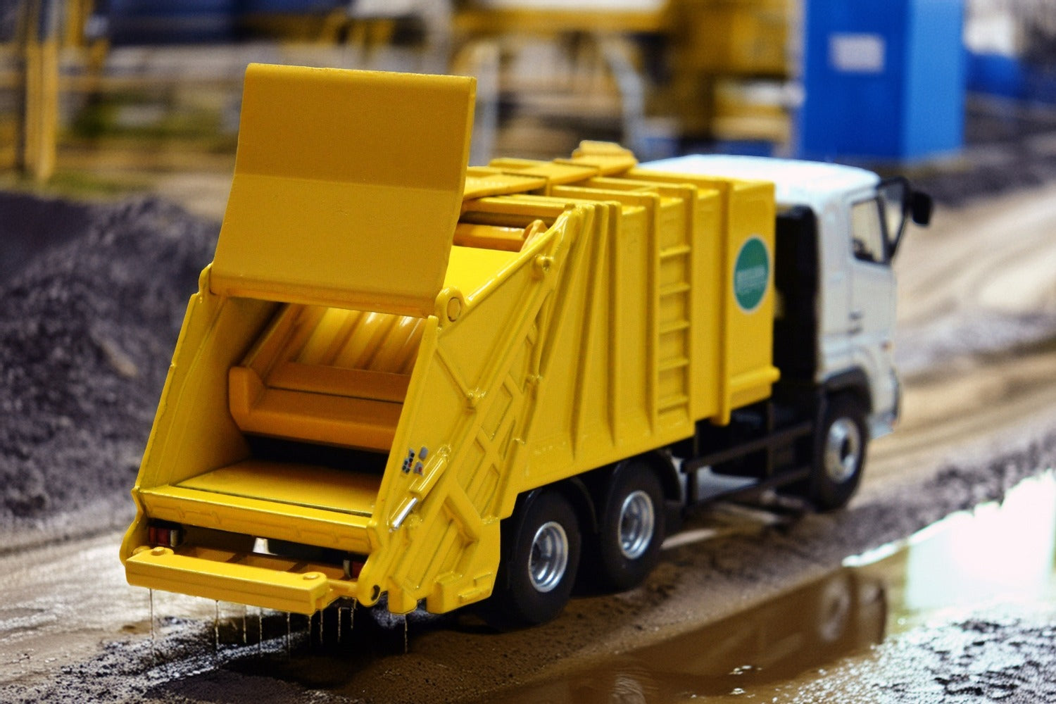 Tiny City 155 Die-cast 1/76 odel Car - HINO 700 Refuse Truck Model Car