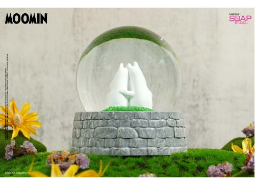 Load image into Gallery viewer, Soap Studio Moomin Family Moomin &amp; Snorkmaiden Couple Water Crystal Ball
