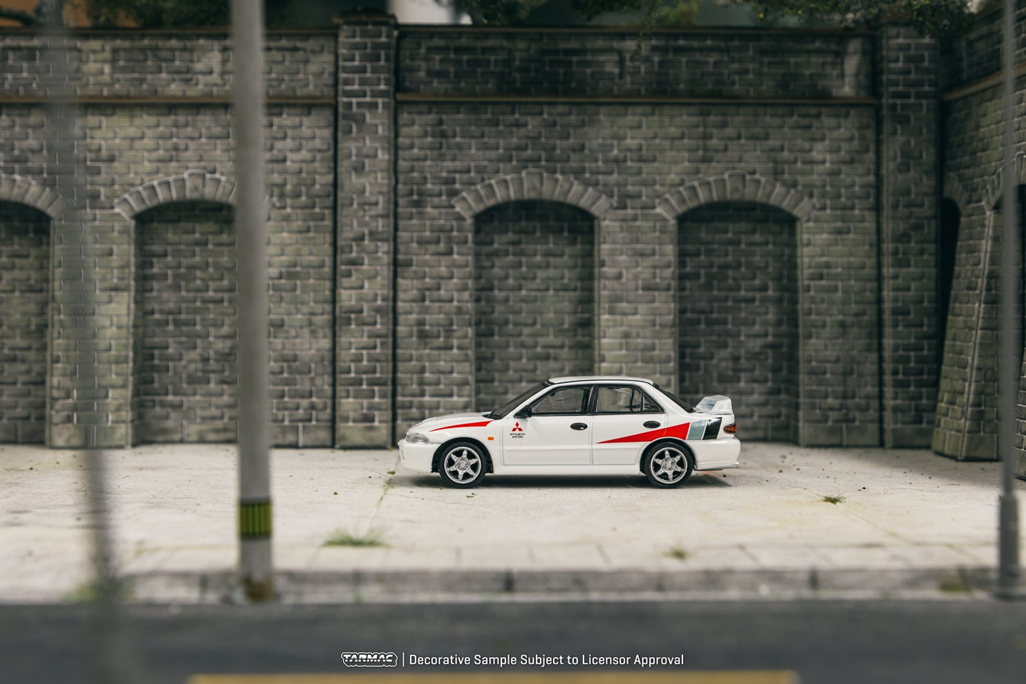 Tarmac Works 1/64 Mitsubishi Lancer RS Evolution White Lamley Model