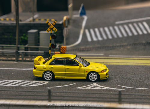 Load image into Gallery viewer, Tarmac Works 1/64 Mitsubishi Lancer GSR Evolution III Yellow Model

