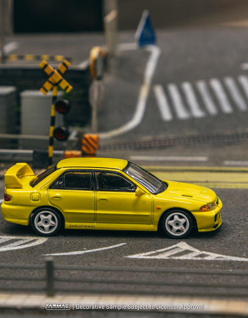 Load image into Gallery viewer, Tarmac Works 1/64 Mitsubishi Lancer GSR Evolution III Yellow Model
