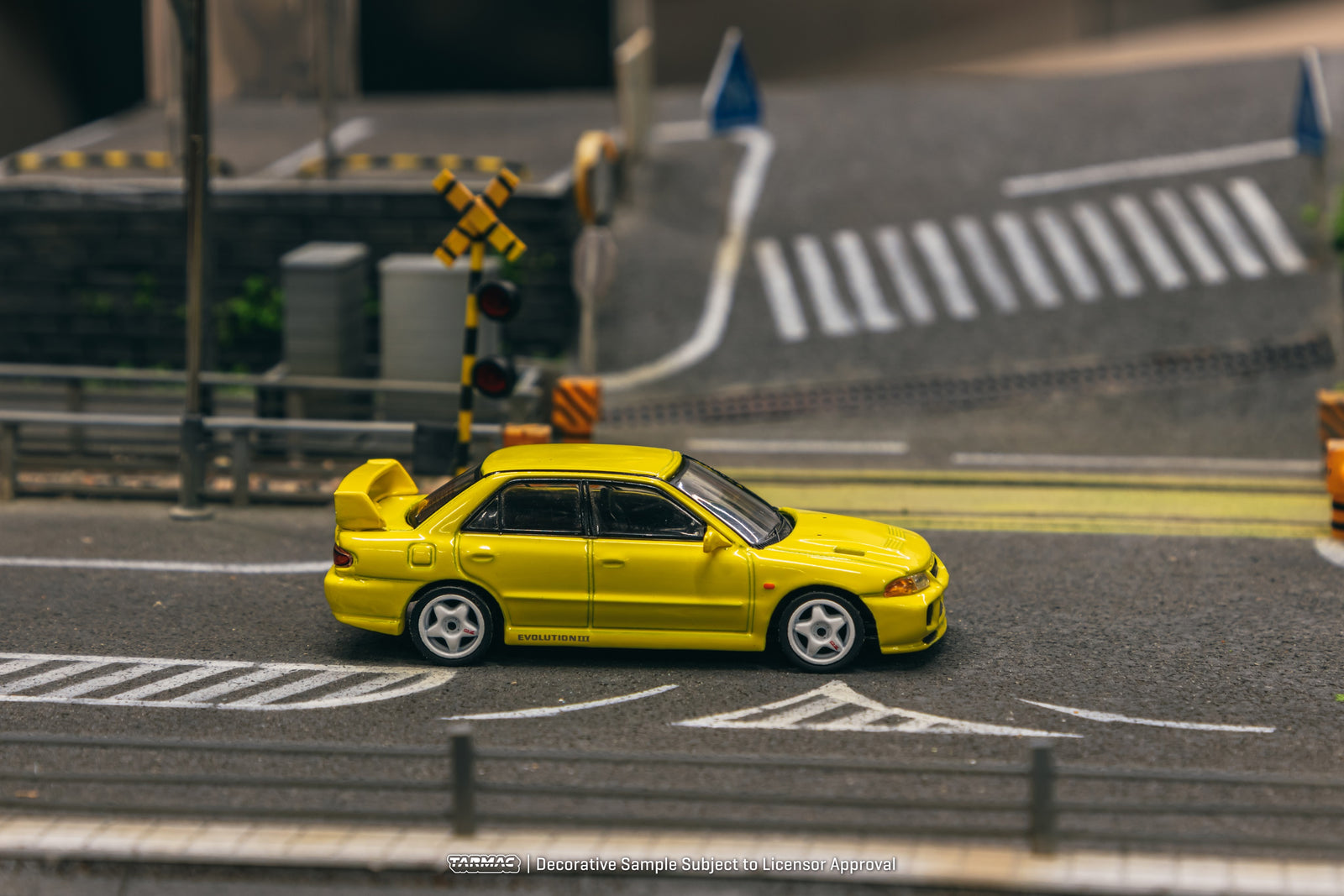Tarmac Works 1/64 Mitsubishi Lancer GSR Evolution III Yellow Model