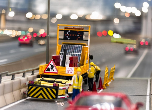 Load image into Gallery viewer, Tiny City Die-cast Model Car - Hino500 with Truck Mounted Attenuator Shun Yuen
