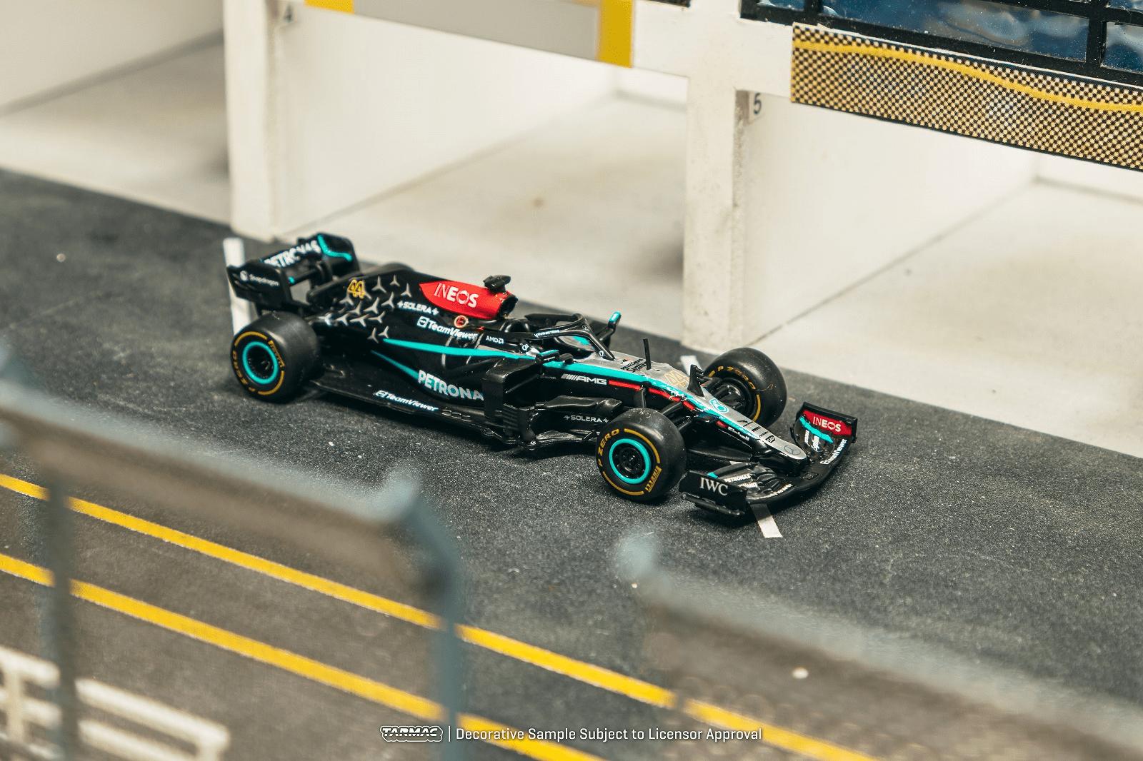 Tarmac Works Mercedes-AMG F1 W12 E Performance NY Demo Run 2024