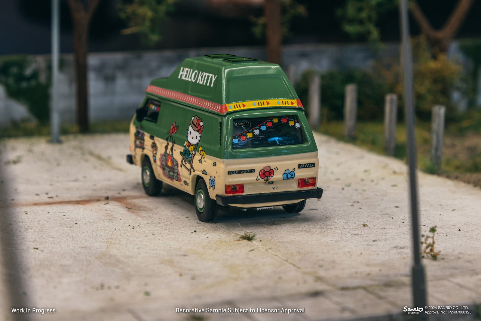 Tarmac Works 1/64 Volkswagen T3 Van Hello Kitty Camping Model Car