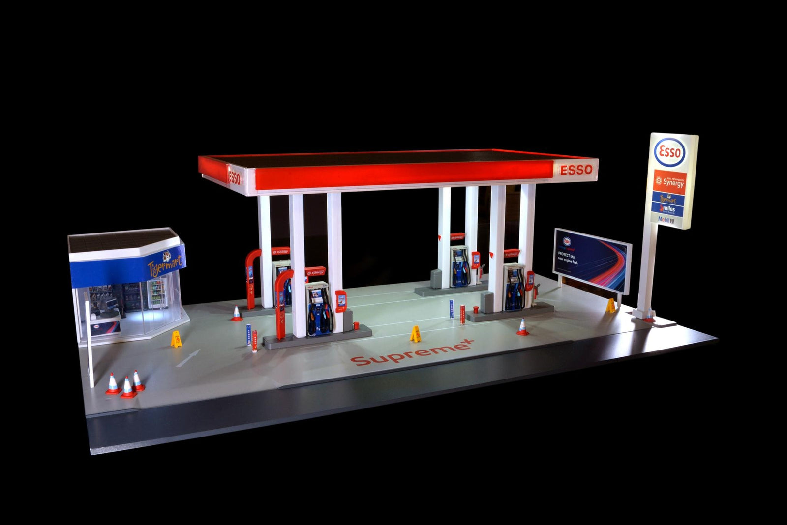 Tiny City Hong Kong Bd30 1/64 ESSO Gas Station Petrol Model Diorama