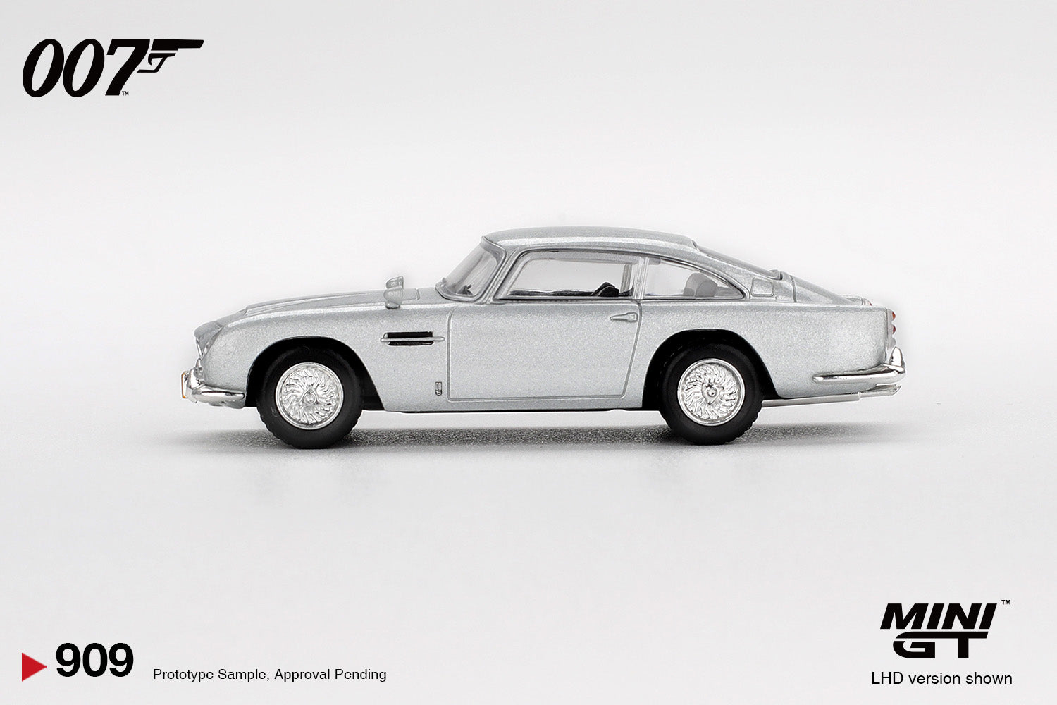 (Pre-order) Mini GT #909 1/64 Aston Martin DB5 “Casino Royale” w Eng Mini Poster
