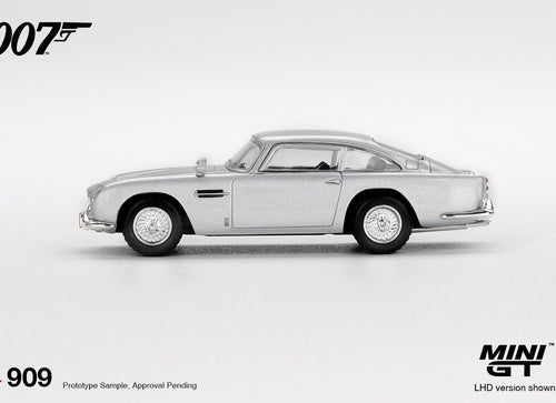Load image into Gallery viewer, (Pre-order) Mini GT #909 1/64 Aston Martin DB5 “Casino Royale” w Eng Mini Poster
