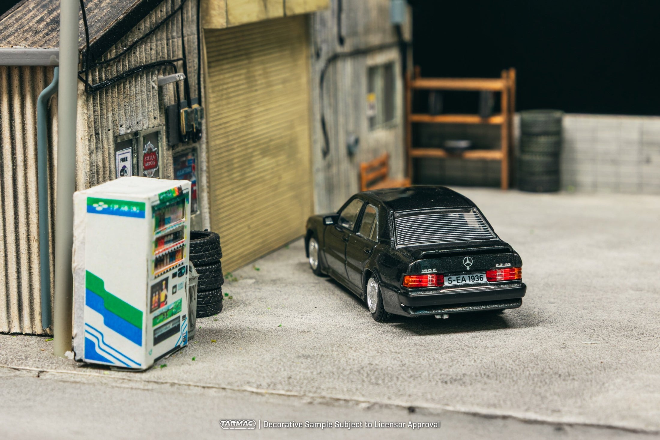 Tarmac Works 1:64 Mercedes-Benz 190 E 2.3-16 Blue-Black metallic