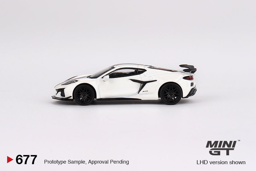 Mini GT #677 Chevrolet Corvette Z06 2023  Arctic White LHD Model Car