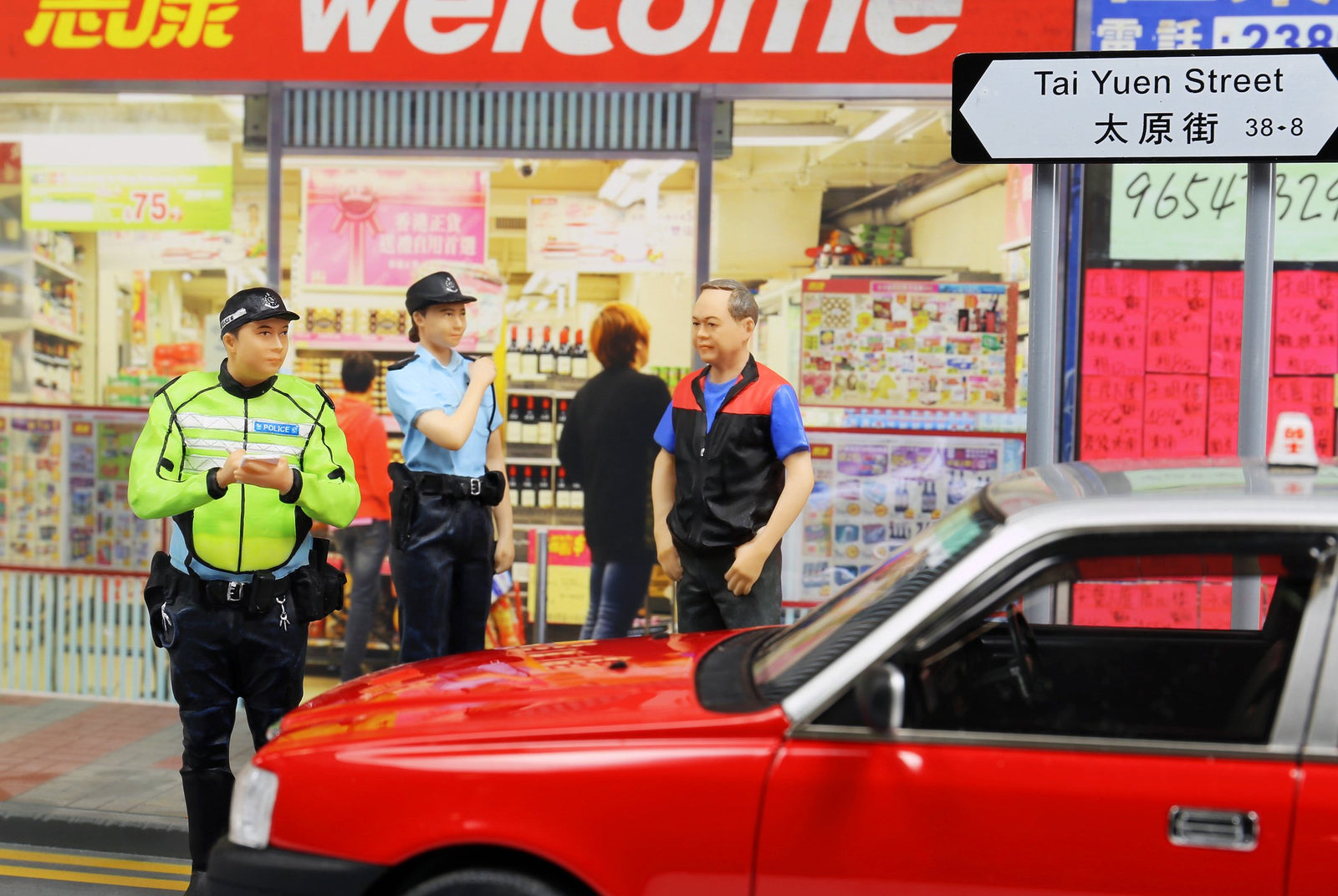 TINY City HK Scale 1/18 #17 Mr. Chan The Taxi Driver Resin Model Figure