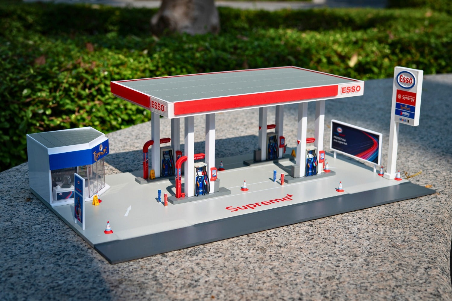 Tiny City Hong Kong Bd30 1/64 ESSO Gas Station Petrol Model Diorama
