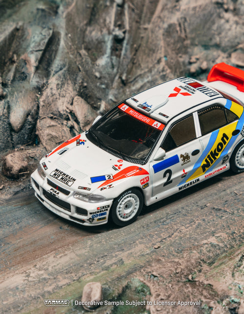 Load image into Gallery viewer, Tarmac Works 1/64 Mitsubishi Lancer Evolution III HK-BJ Rally 1995
