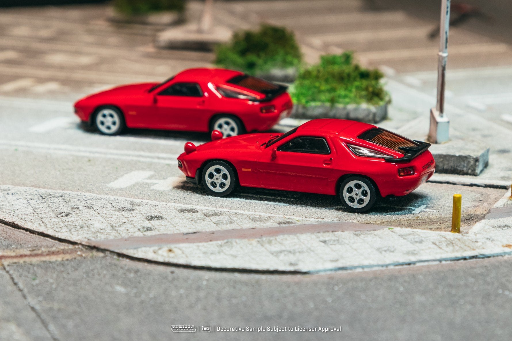 (Pre-order) Tarmac Works Porsche 928 S Red 1/64 Diecast Model Car