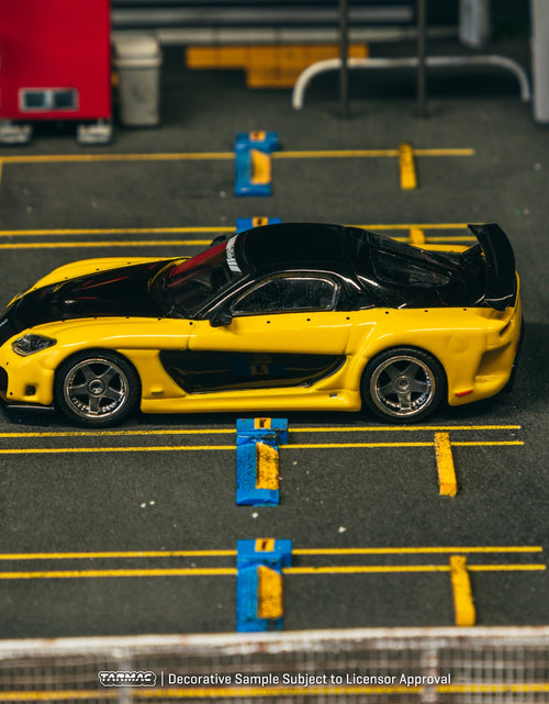 Load image into Gallery viewer, Tarmac Works 1/64 Mazda RX-7 VeilSide Fortune7 Yellow / Black Model
