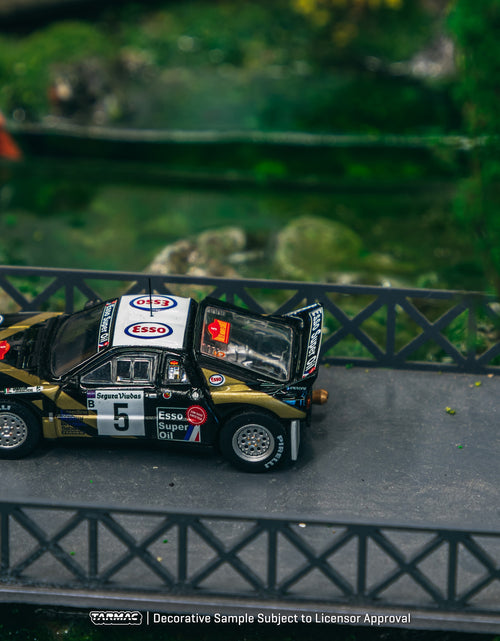 Load image into Gallery viewer, Tarmac Works 1/64 Lancia 037 Rally Rally Catalunya 1985 Diecast Car
