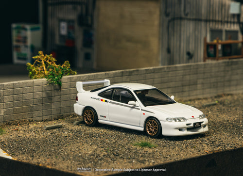 Load image into Gallery viewer, Tarmac Works 1/64 Honda Integra TYPE R DC2 MUGEN Championship White
