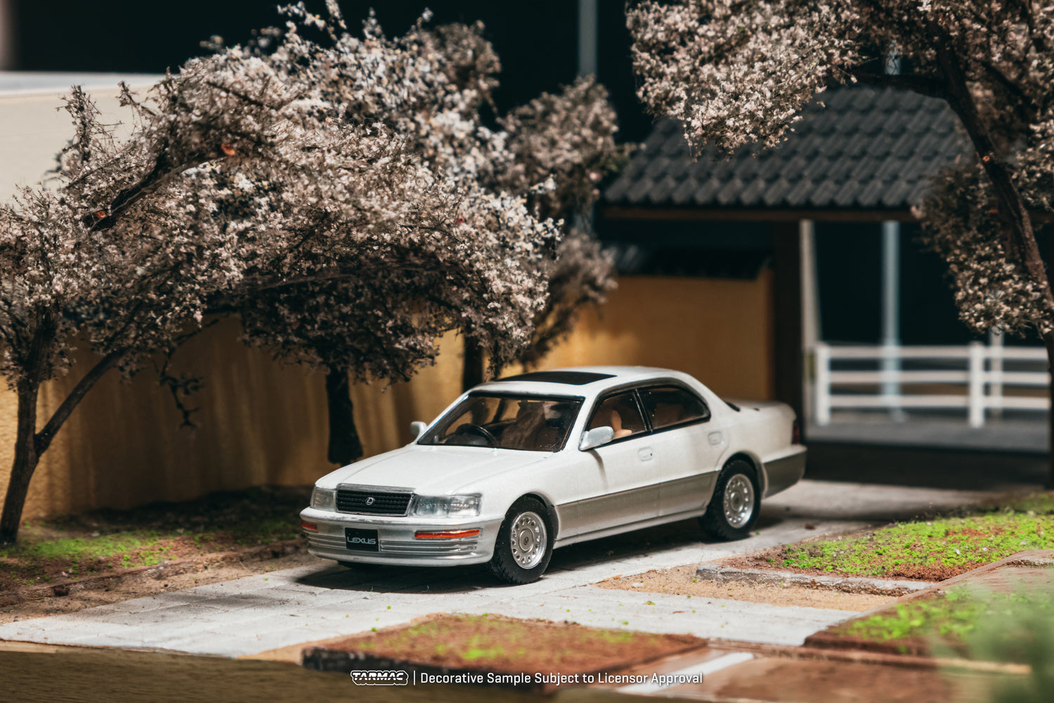 (Pre-order) Tarmac Works 1/64 Lexus LS400 (UCF10) Pearl White Diecast Model Car