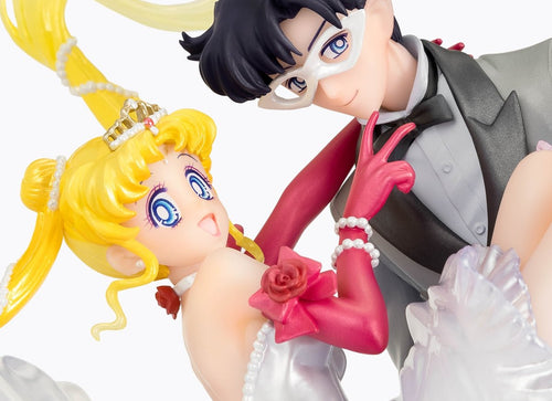 Load image into Gallery viewer, Bandai Figuarts ZERO Chouette Tamashii Figure USAGI &amp; TUXEDO MASK Moonlight Glow
