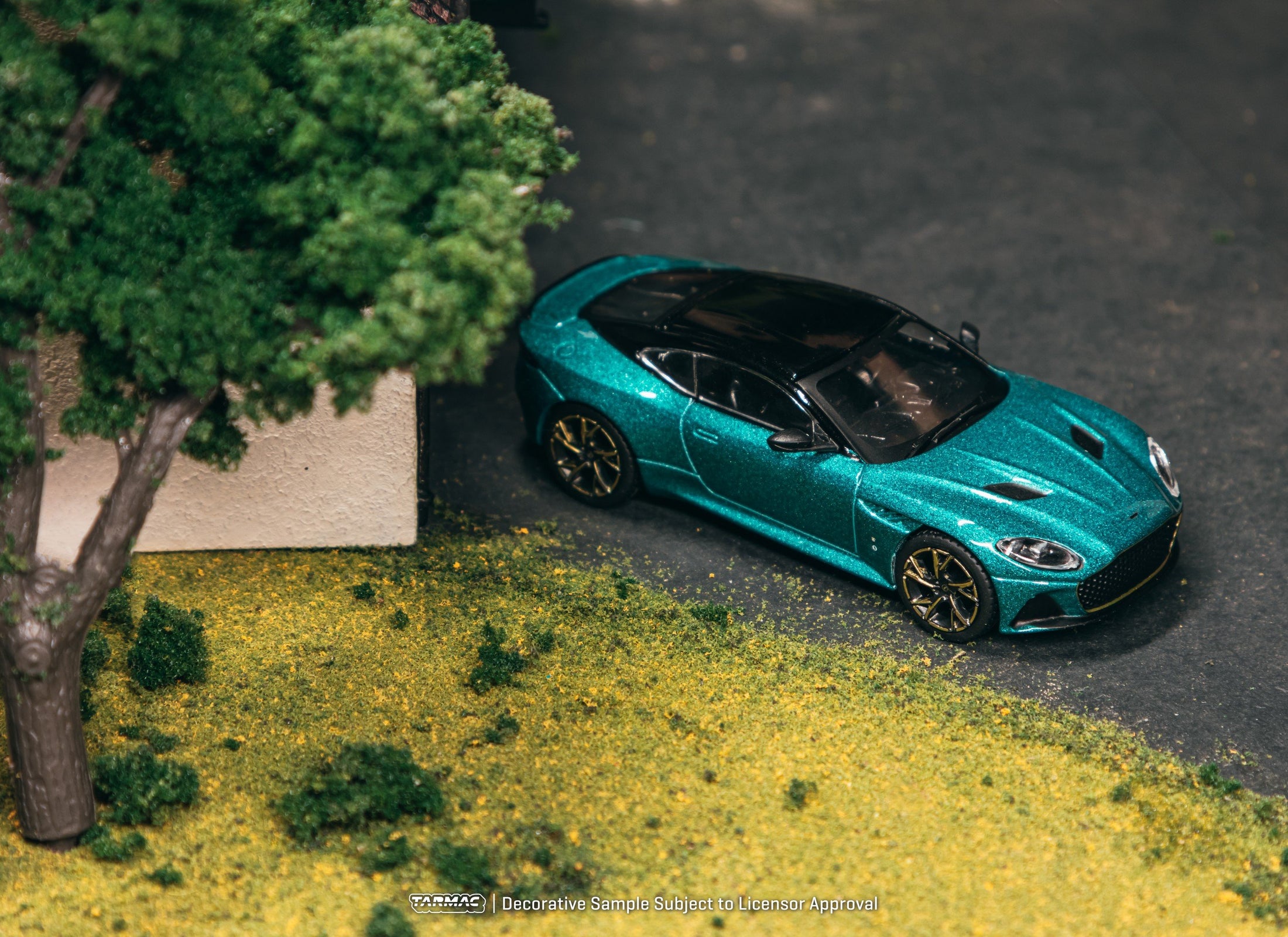 (Pre-order) Tarmac Works 1/64 Aston Martin DBS Superleggera Green Diecast Model