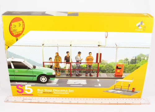 Load image into Gallery viewer, TINY Hong Kong City 1/18 S5 Bus Stop Diorama Set Full Metallic Accessories

