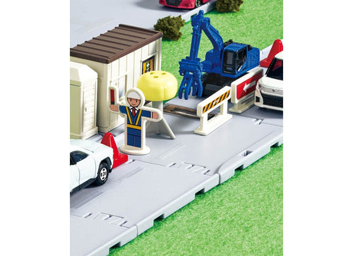 Load image into Gallery viewer, Takara Tomy Tomica Town World Road Construction Site (with Tomica &amp; Parts)
