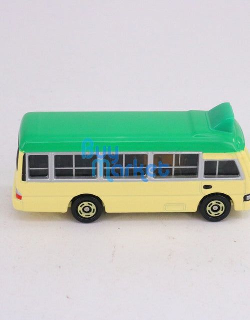 Load image into Gallery viewer, Takara Tomy TOMICA Hong Kong Minibus Toyota COASTER Green Scale 1/89 Diecast car
