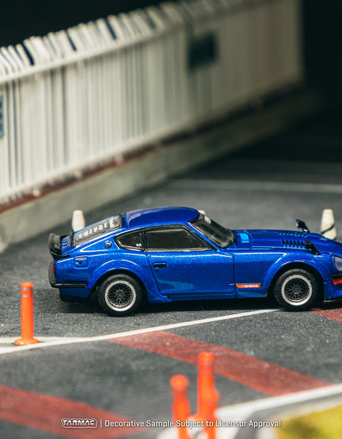 Load image into Gallery viewer, Tarmac Works 1/64 Nissan Fairlady Z S30 Widebody Blue Model Car
