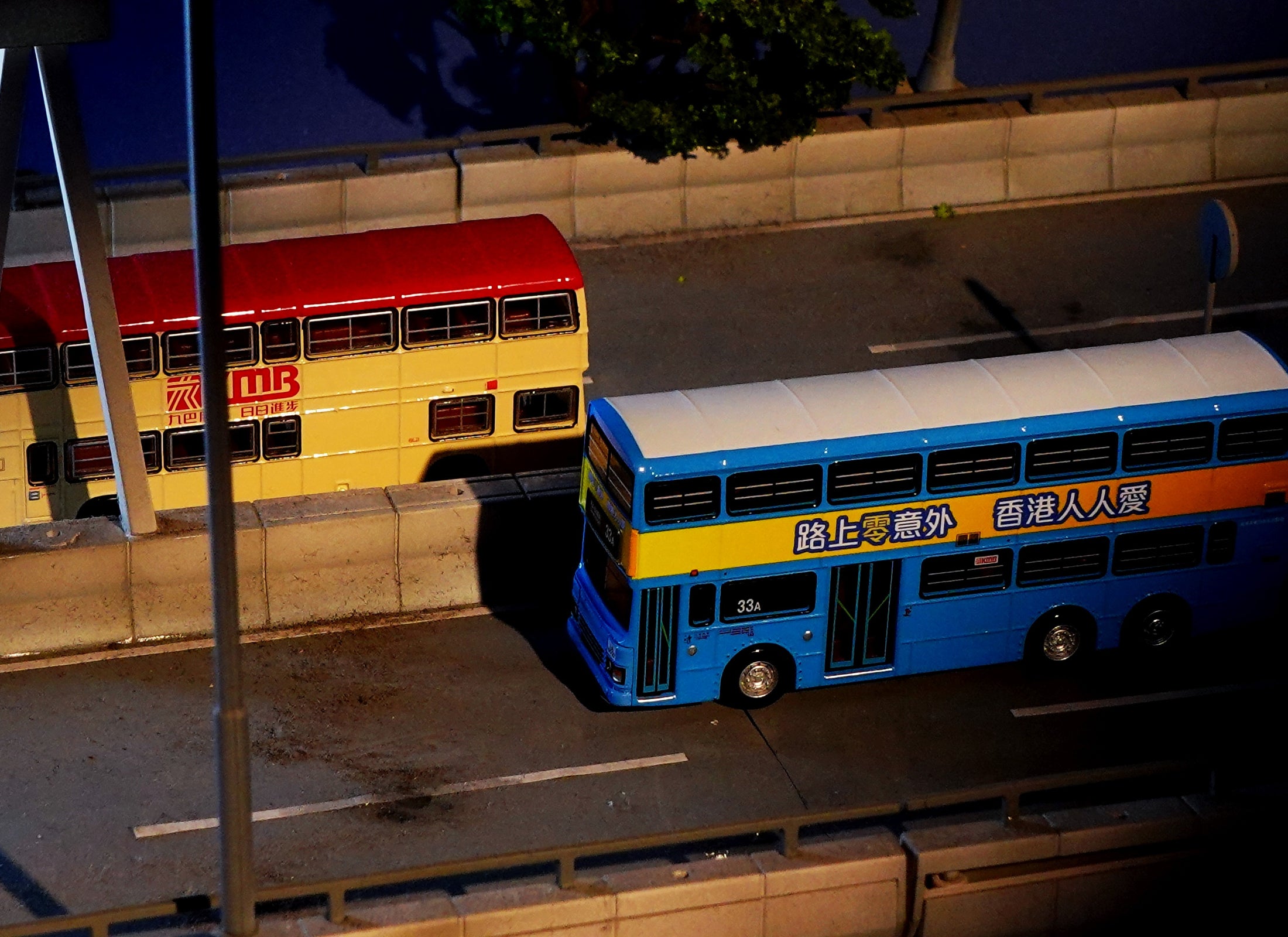 Tiny City Die-cast Model Car - KMB DENNIS Dragon 11m Zero Accidents (33A)