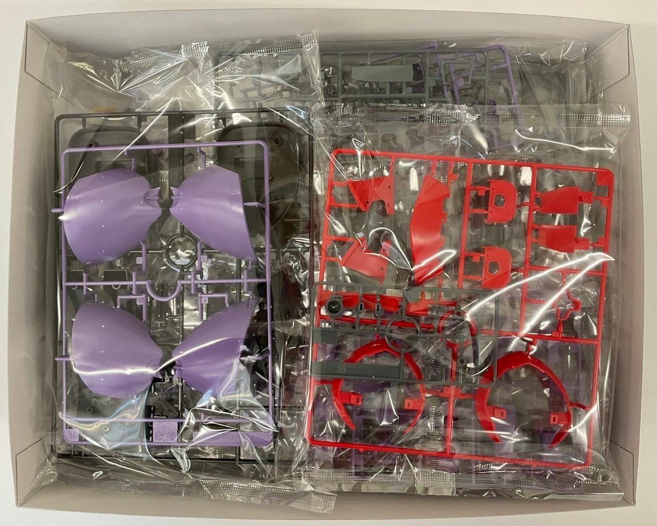 Bandai MG 1/100 Dom (Gundam Model Kits)