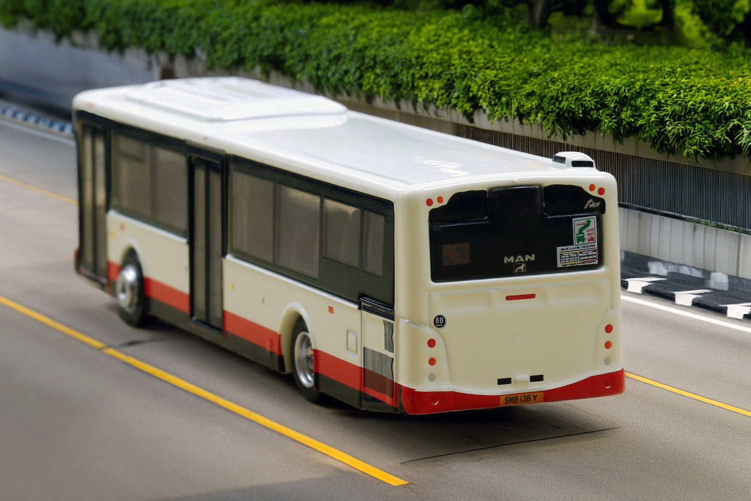 Tiny City SG07 Die-cast Model Car - MAN A22 MCV - Cream (963) Bus