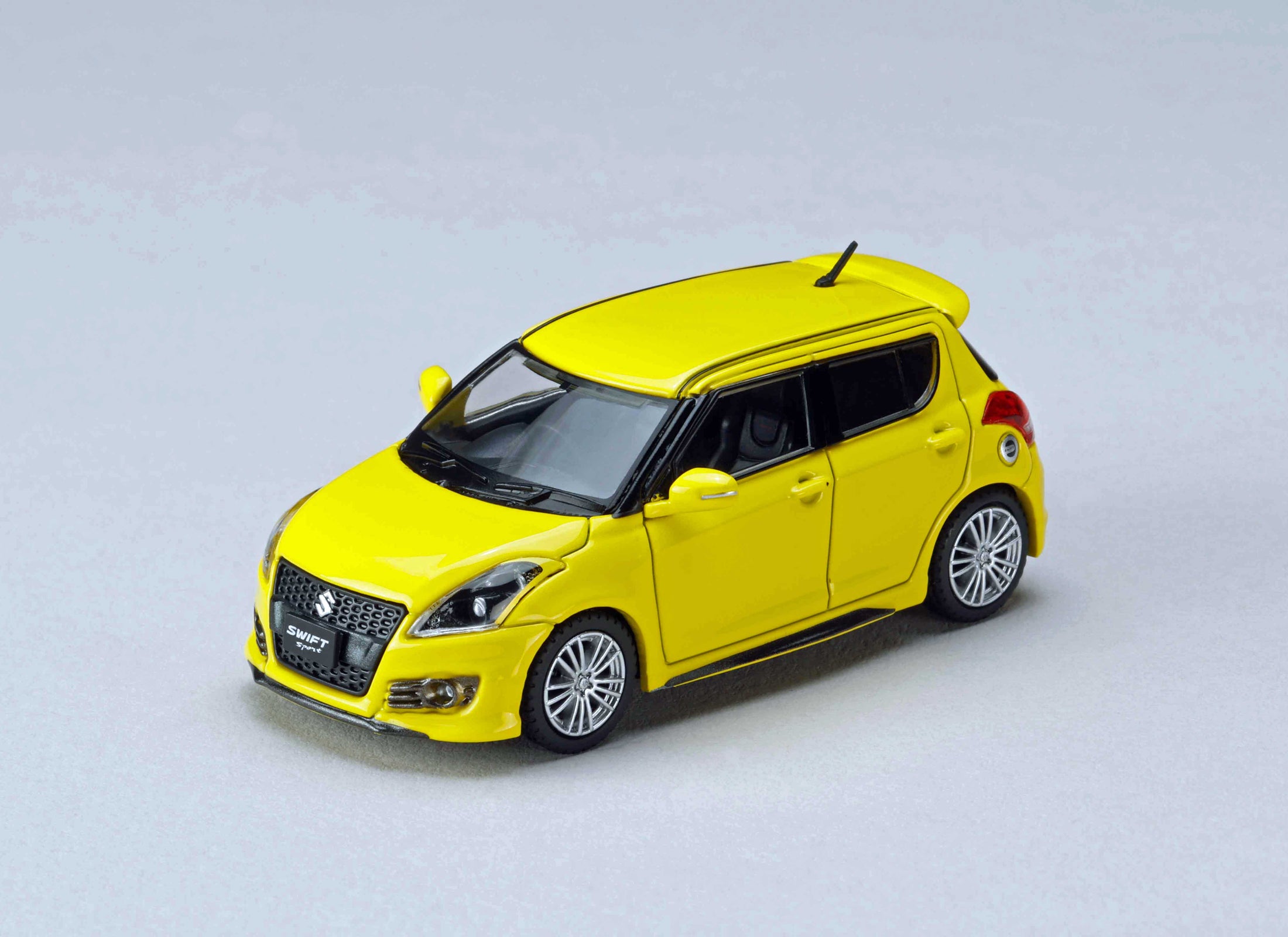 (Pre-order) Hobby JAPAN 1/64 SUZUKI SWIFT SPORT ZC32S AERO PARTS CHAMPION YELLOW