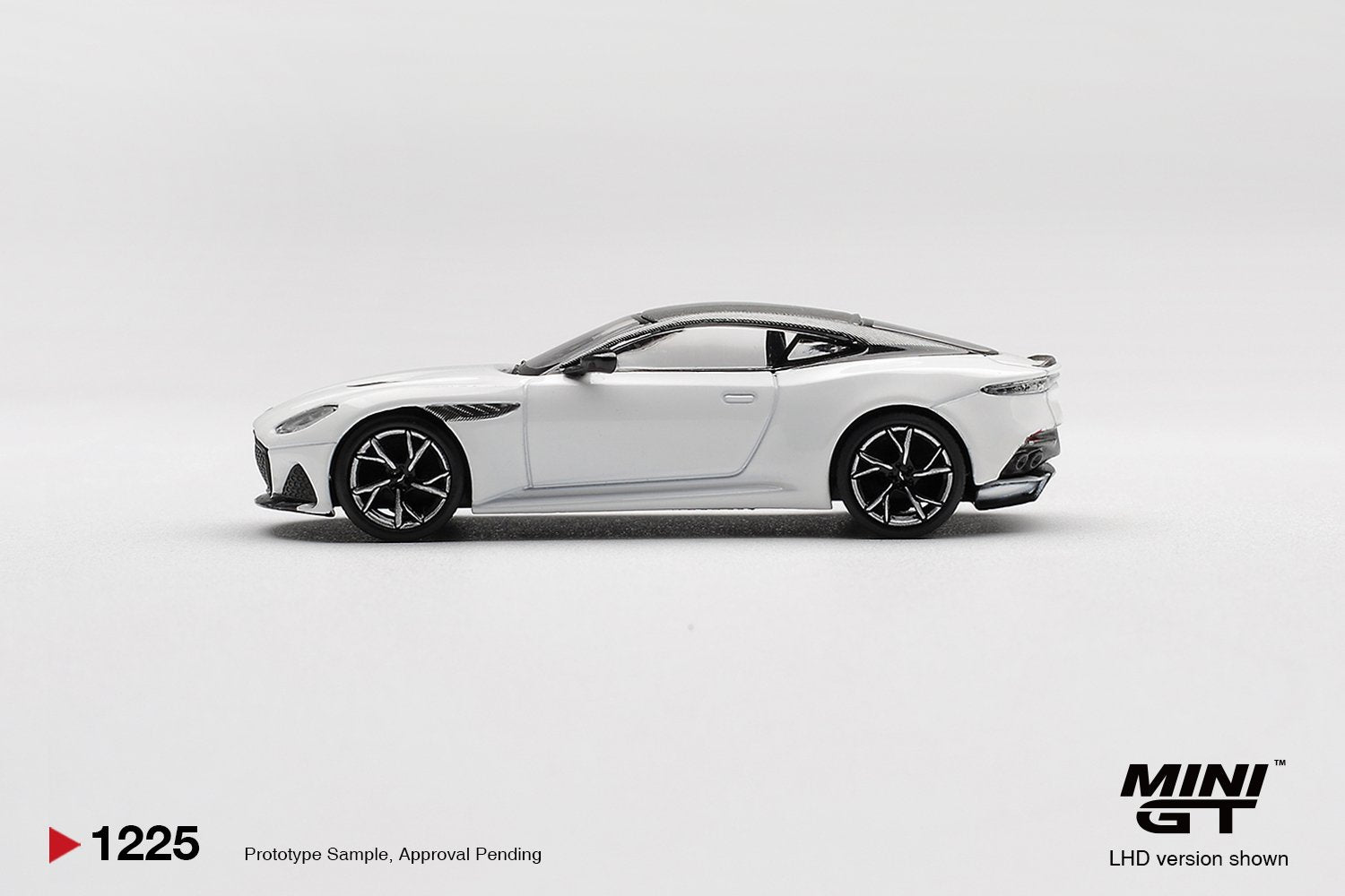 MINI GT #1225 Aston Martin DBS Stratus White LHD Diecast Model Car