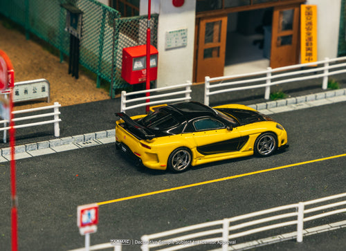 Load image into Gallery viewer, Tarmac Works 1/64 Mazda RX-7 VeilSide Fortune7 Yellow / Black Model
