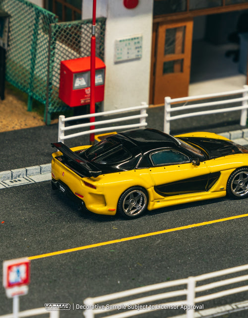 Load image into Gallery viewer, Tarmac Works 1/64 Mazda RX-7 VeilSide Fortune7 Yellow / Black Model
