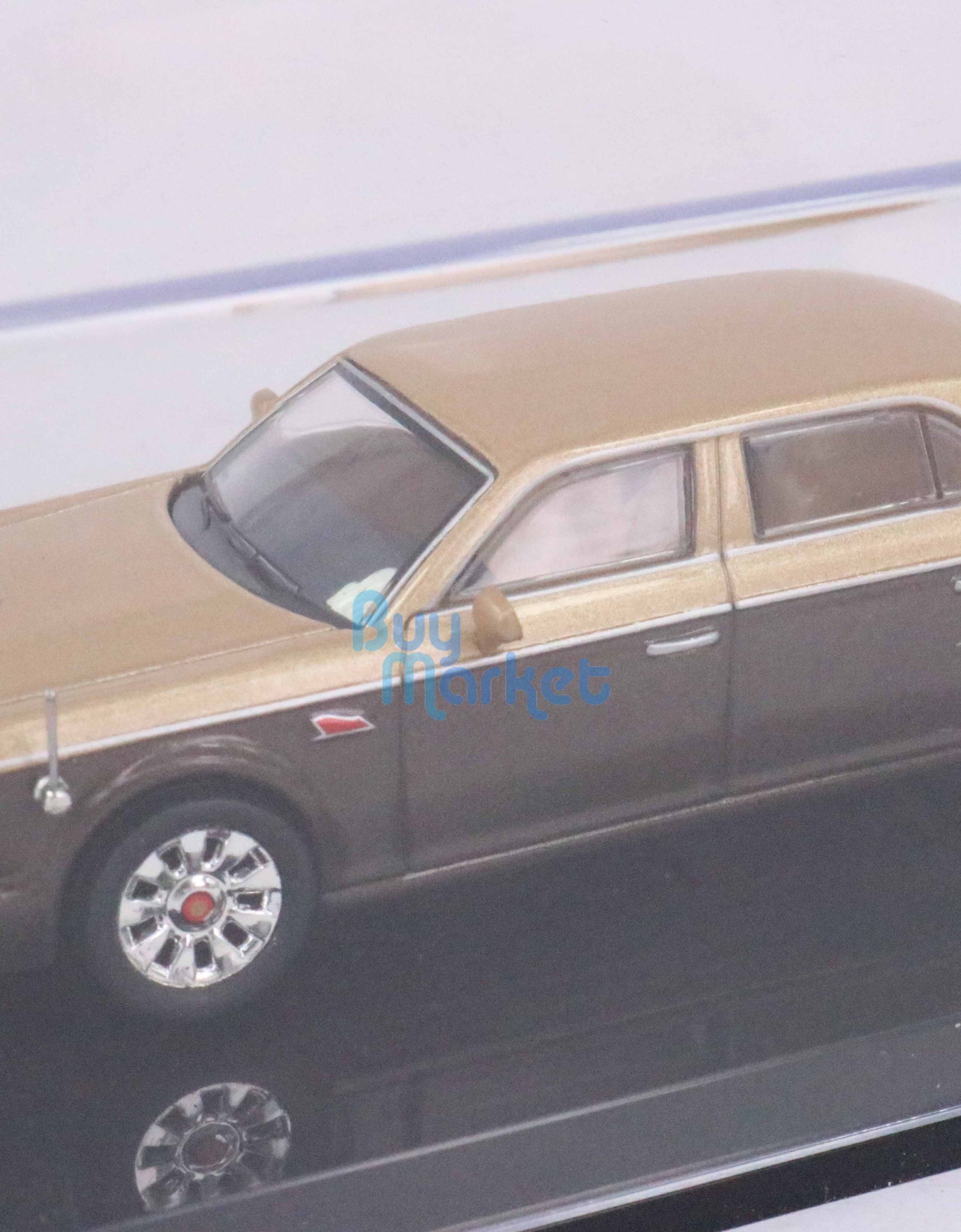 Xcartoys 1/64 Die-cast Model Car -  China ongqi L Series (L5, Beige & Black)