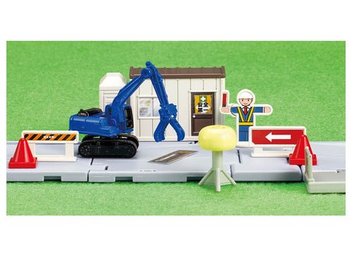 Load image into Gallery viewer, Takara Tomy Tomica Town World Road Construction Site (with Tomica &amp; Parts)
