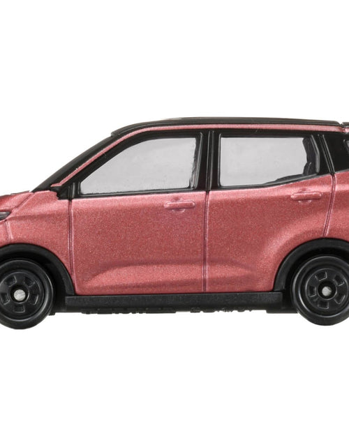 Load image into Gallery viewer, Takara Tomy Tomica Die-cast Car - 1/57 No.008 Nissan Sakura
