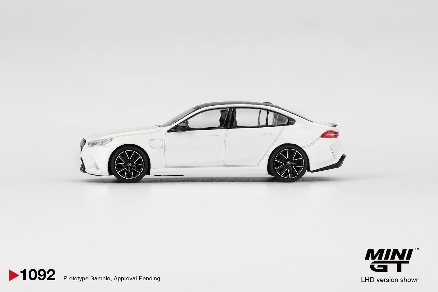 (Pre-order) MINI GT 1/64 #1092 BMW M5 Alpine White LHD Diecast Model Car