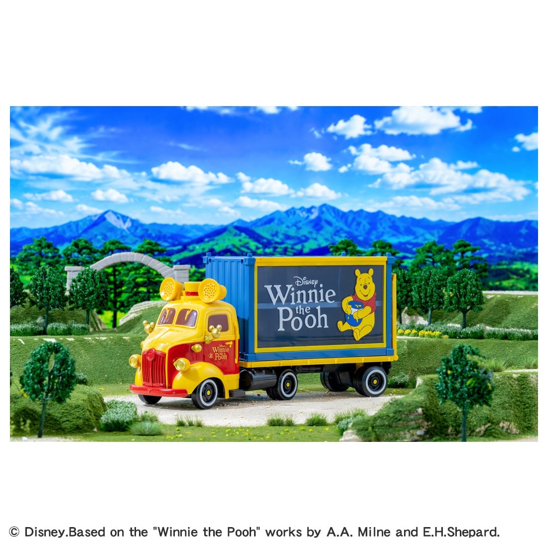 Takara Tomy Tomica Disney Motors Grand Dream Carry Winnie the Pooh (NO MINI CAR)