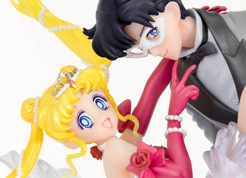 Load image into Gallery viewer, Bandai Figuarts ZERO Chouette Tamashii Figure USAGI &amp; TUXEDO MASK Moonlight Glow
