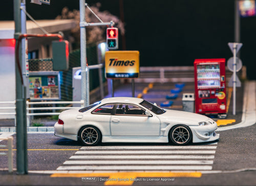 Load image into Gallery viewer, Tarmac Works 1:64 VERTEX Toyota Soarer JZZ30 White Model Car

